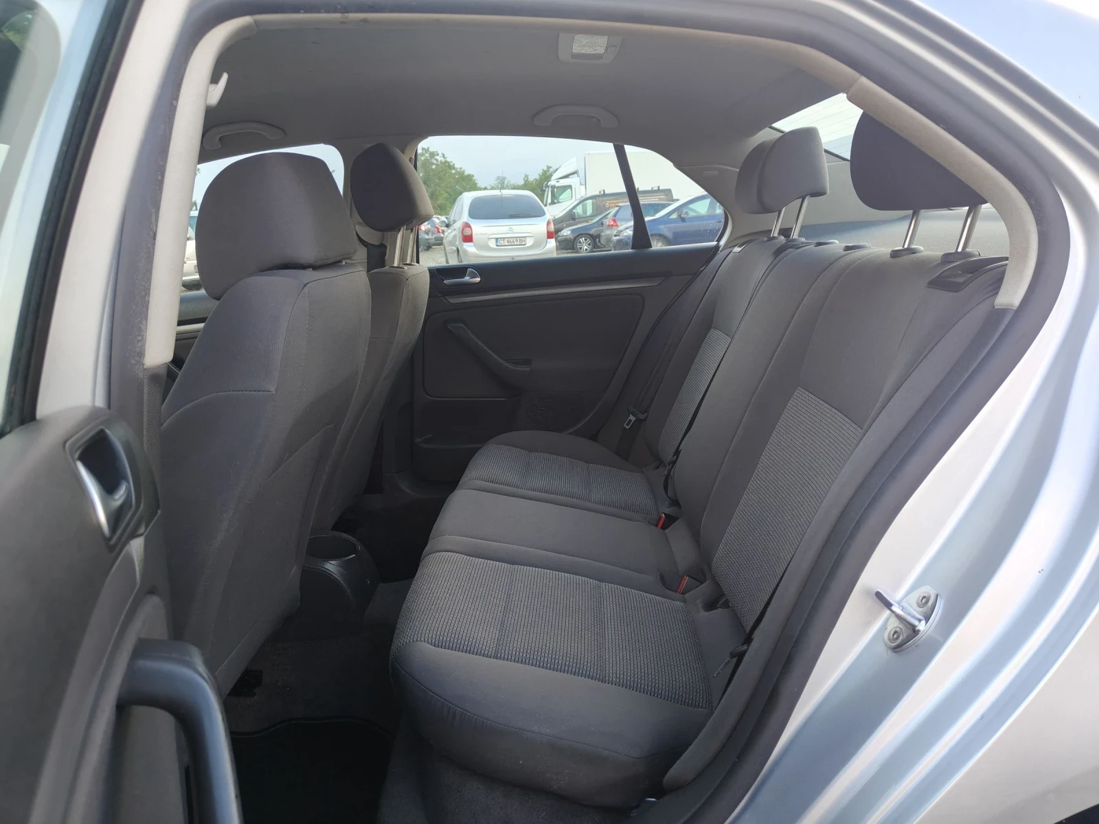 VW Jetta 1.6 i 102, снимка 13 - Автомобили и джипове - 54804310