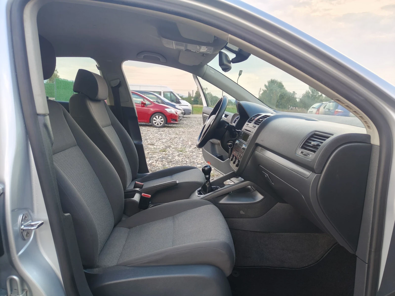 VW Jetta 1.6 i 102, снимка 12 - Автомобили и джипове - 54804310