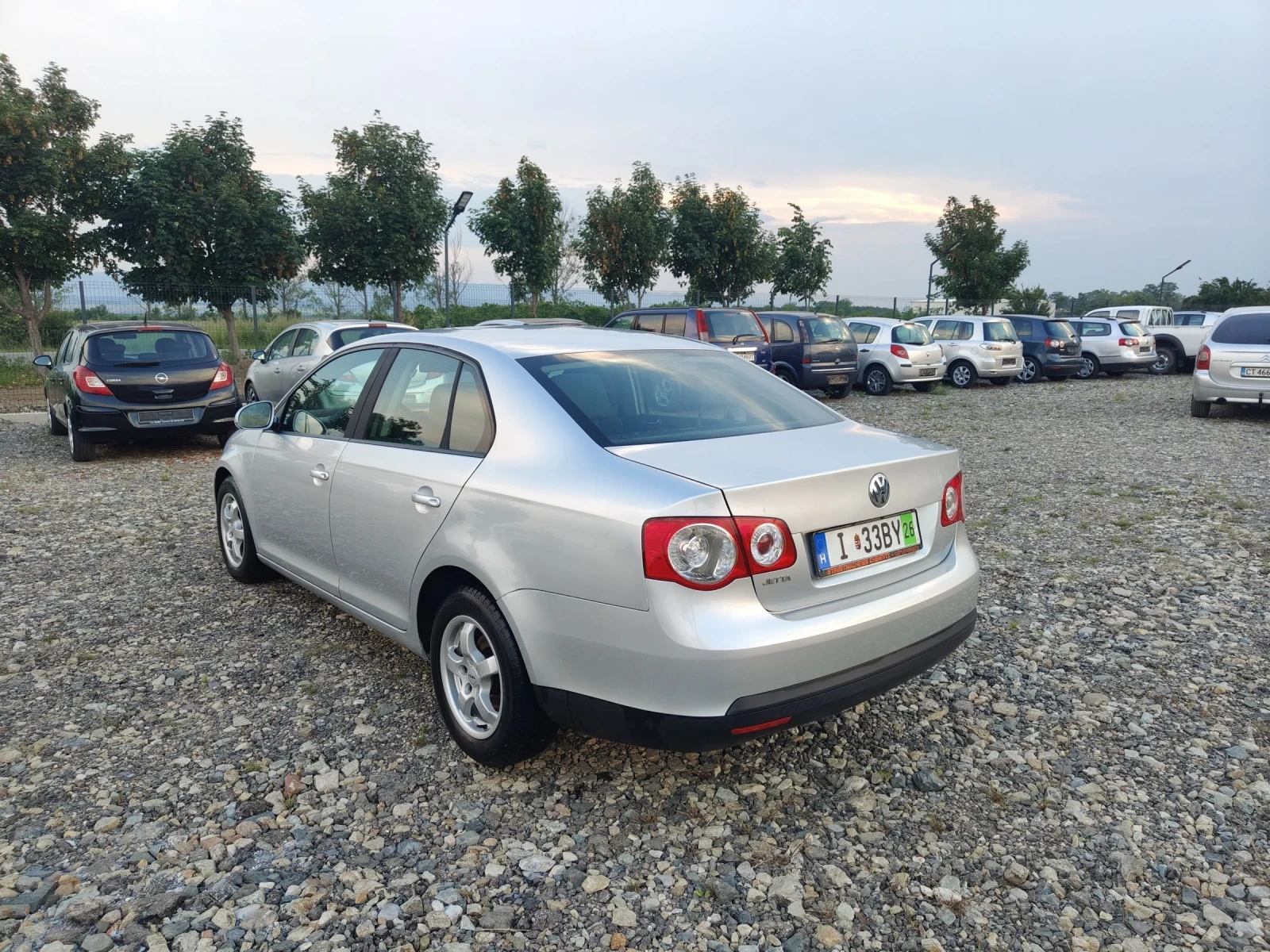 VW Jetta 1.6 i 102, снимка 4 - Автомобили и джипове - 54804310