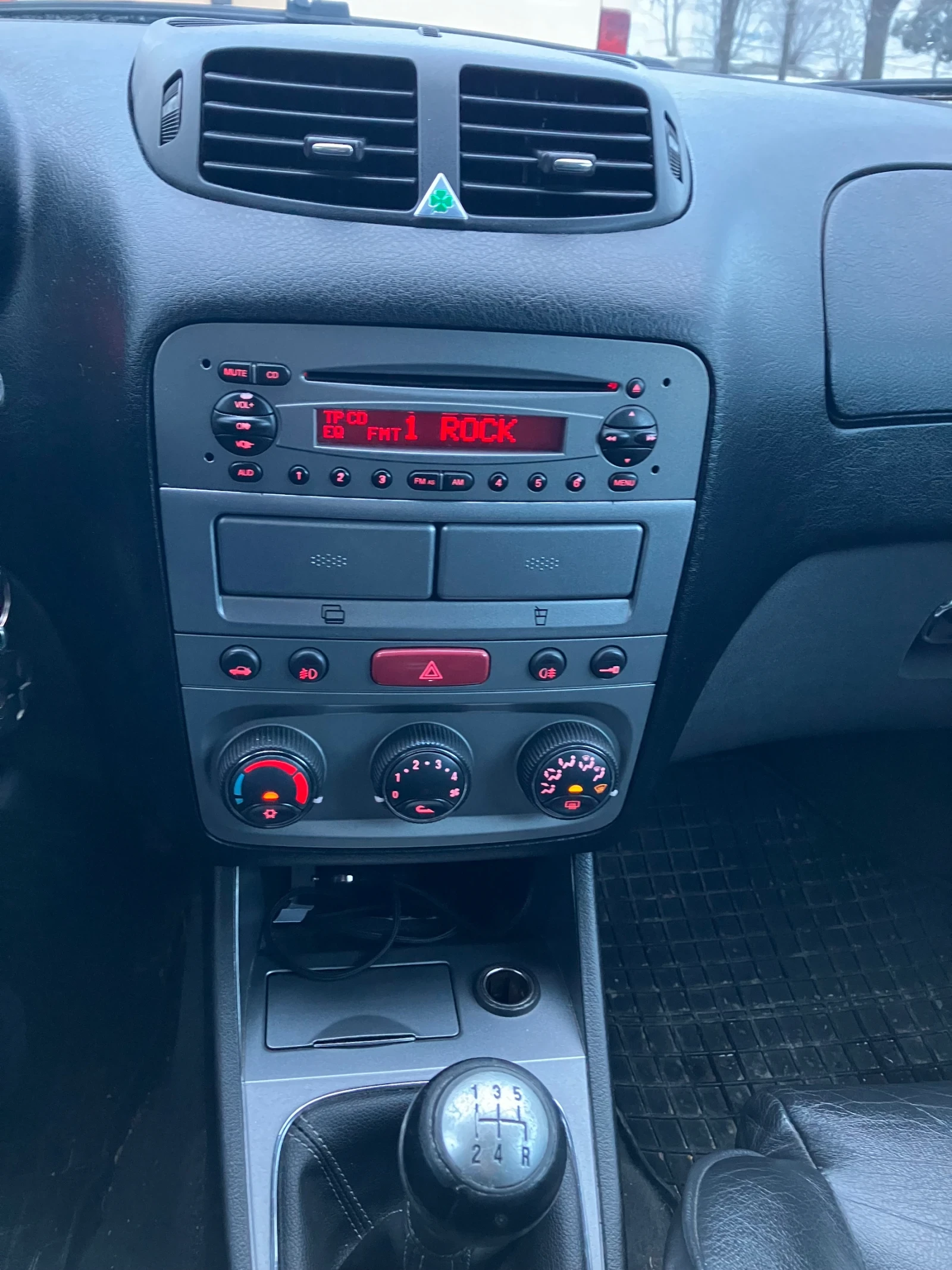 Alfa Romeo 147, снимка 8 - Автомобили и джипове - 54939120