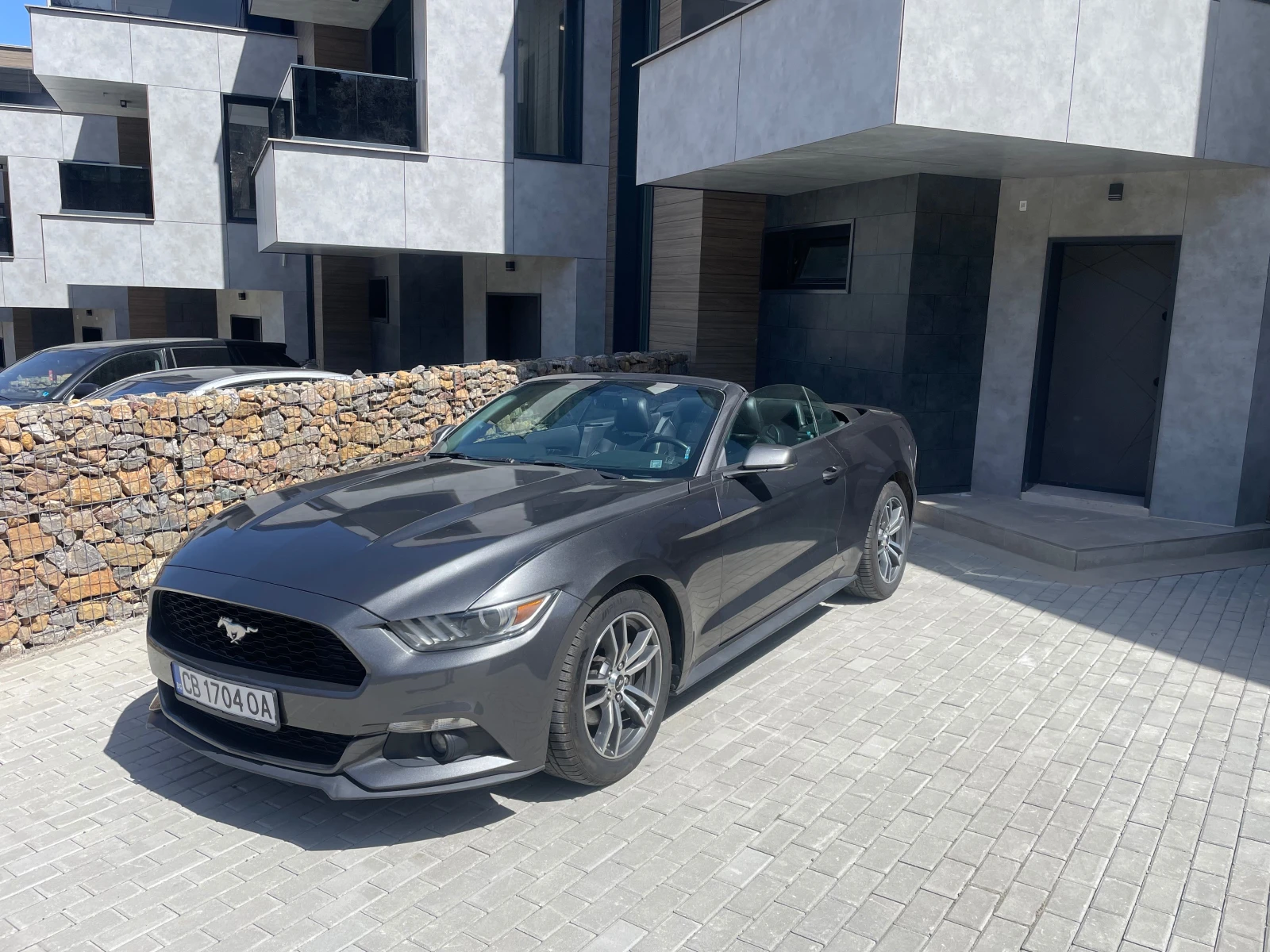 Ford Mustang Кабрио вс. Екстри