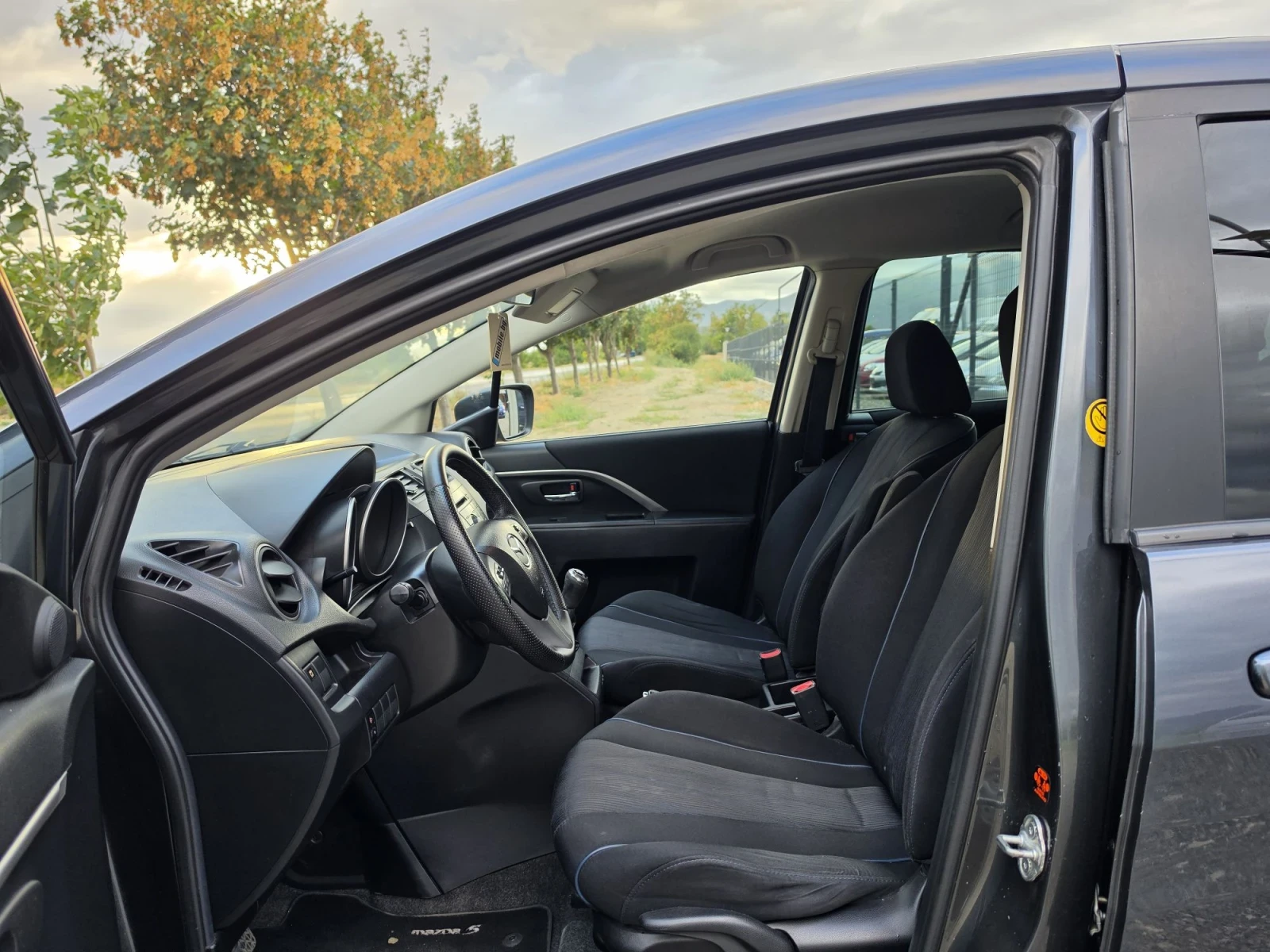 Mazda 5 1.6 HDI, снимка 11 - Автомобили и джипове - 56183443