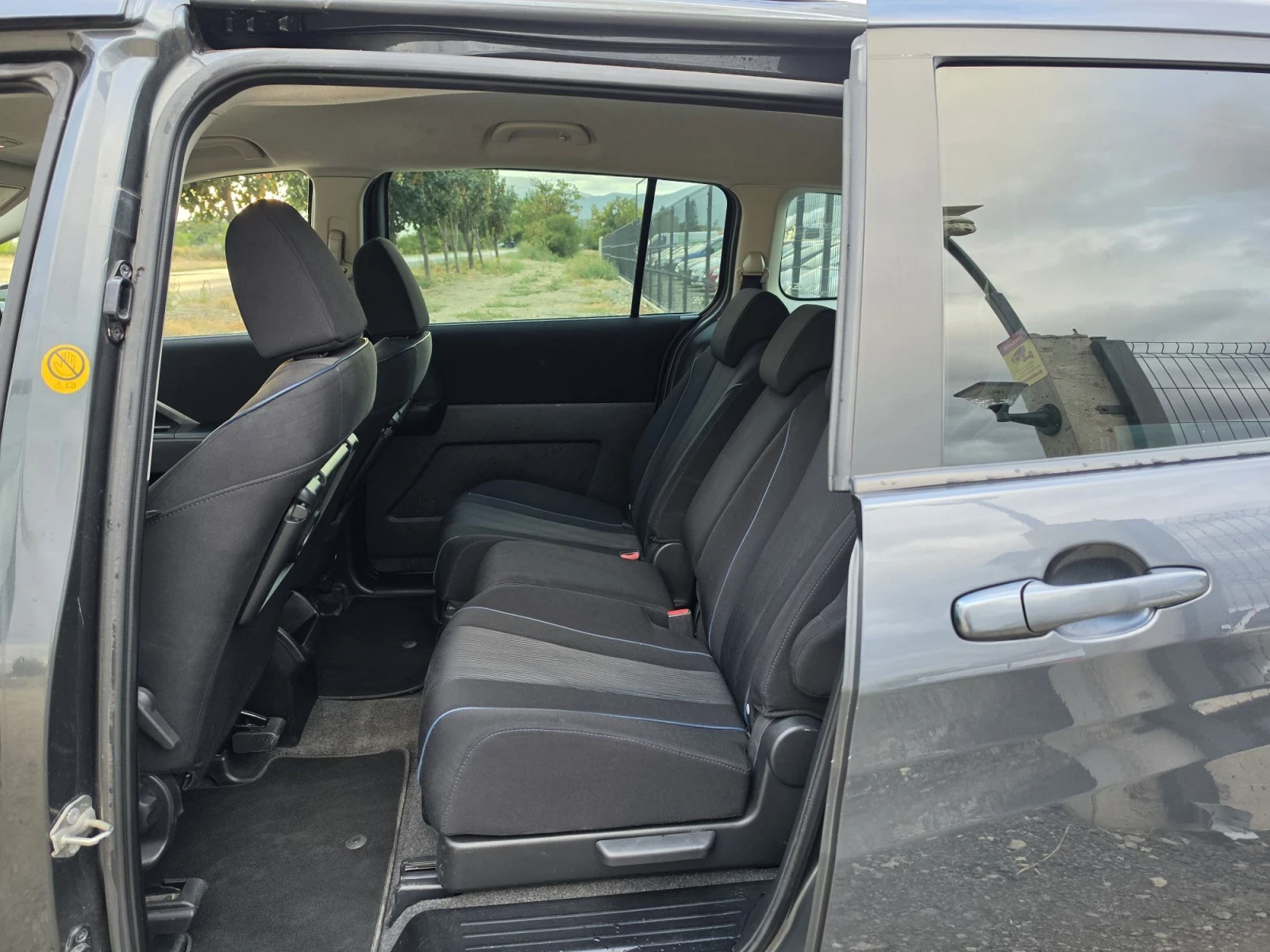 Mazda 5 1.6 HDI, снимка 16 - Автомобили и джипове - 56183443