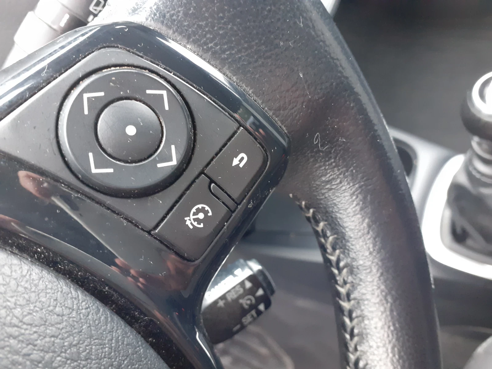 Toyota Yaris, снимка 10 - Автомобили и джипове - 56357986