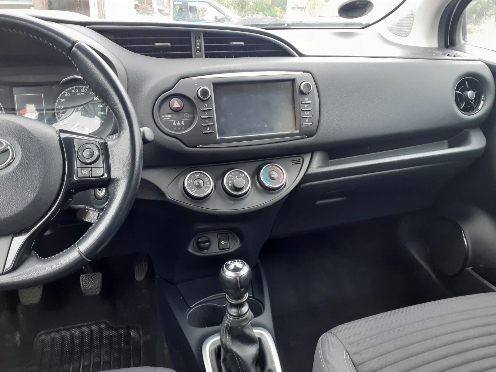 Toyota Yaris, снимка 8 - Автомобили и джипове - 56357986