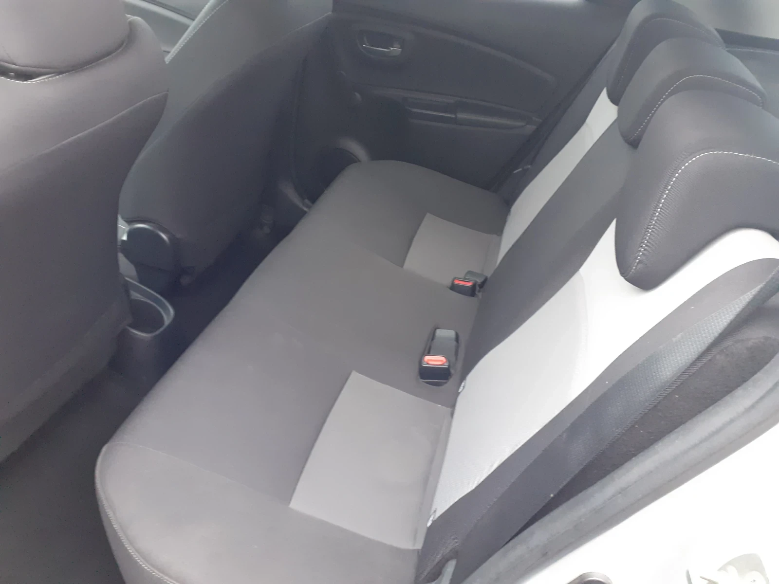 Toyota Yaris, снимка 9 - Автомобили и джипове - 56357986