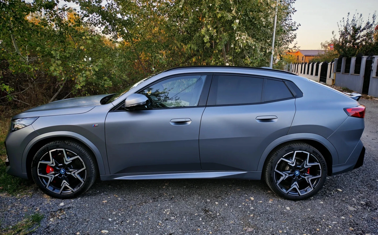 BMW iX2 xDrive30 M-Sport PRO, снимка 3 - Автомобили и джипове - 56607973