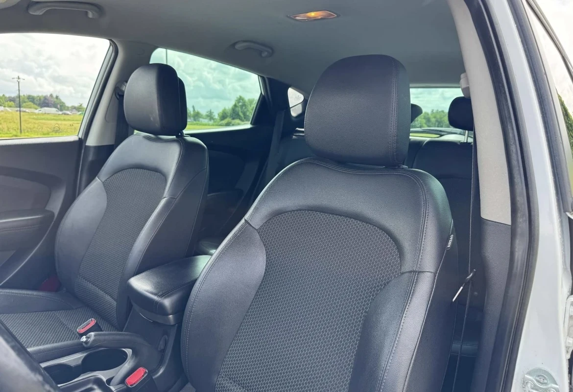 Hyundai IX35 2.0 - изображение 5