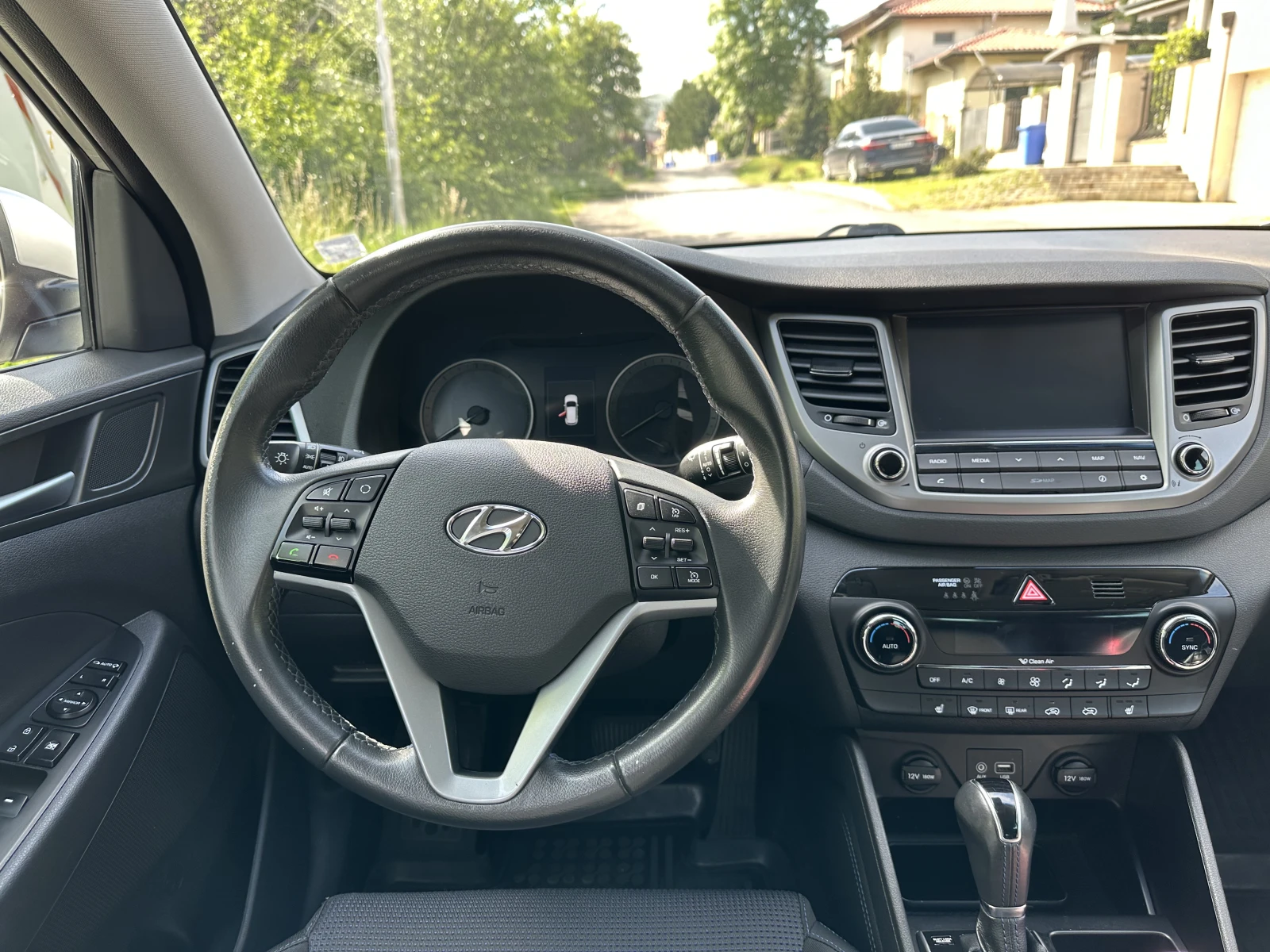 Hyundai Tucson 2.0 CRDI (185 Hp) 4WD, снимка 12 - Автомобили и джипове - 54683735