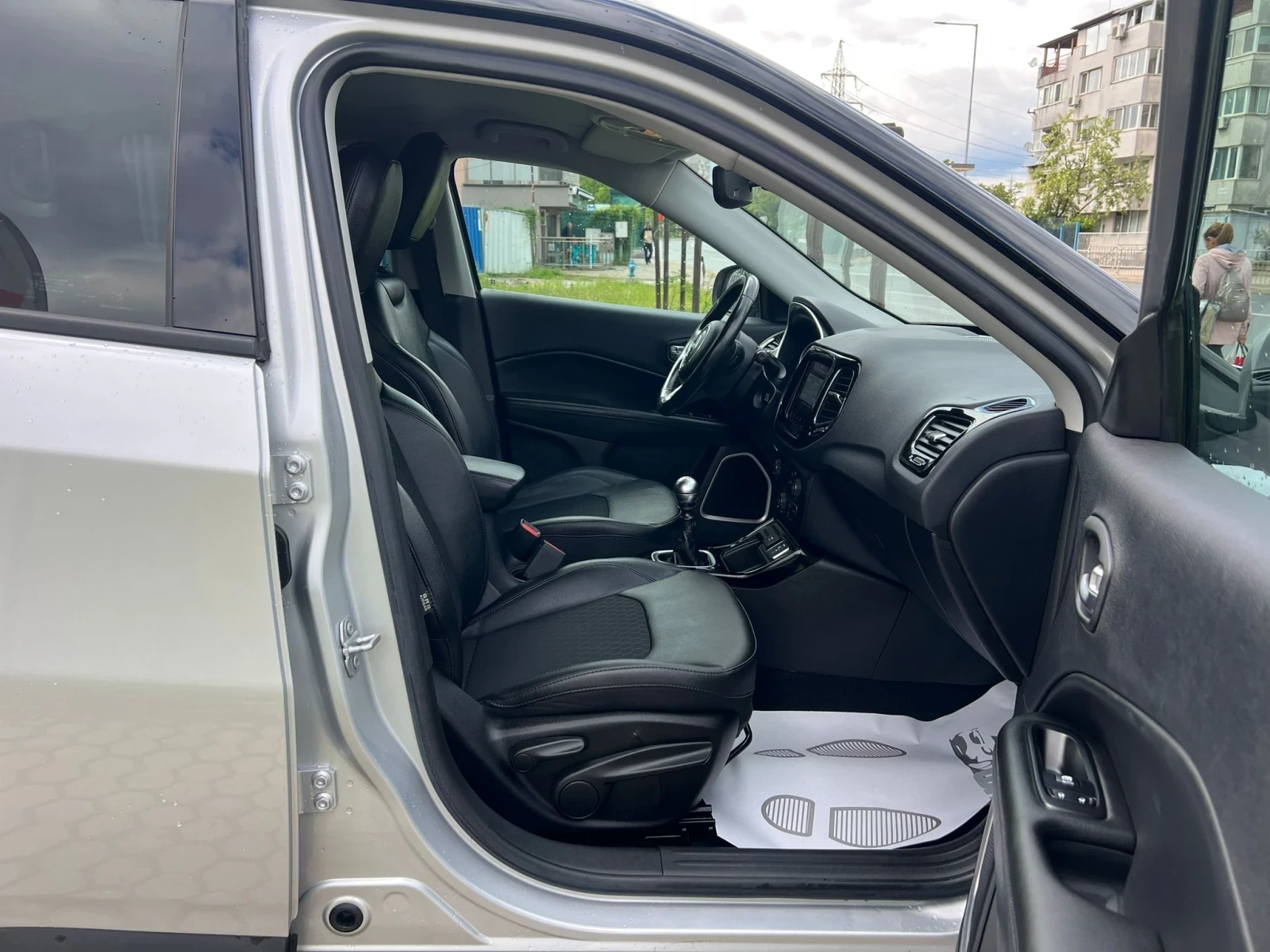 Jeep Compass 1.6D/4x4/NAVI, снимка 13 - Автомобили и джипове - 54660978