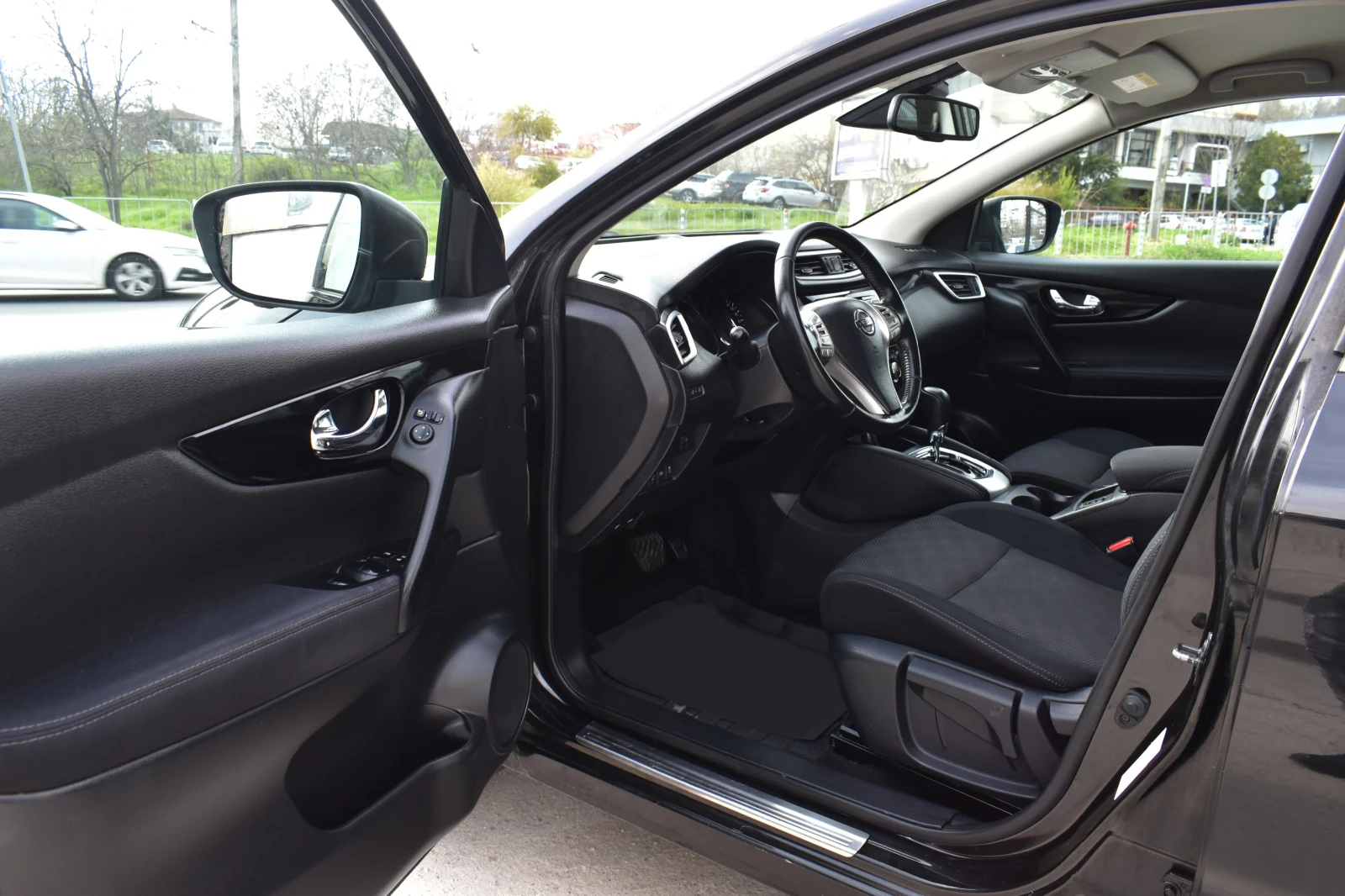 Nissan Qashqai 360CAM* DISSTRONIC* LINE-ASSISt, снимка 7 - Автомобили и джипове - 54846694