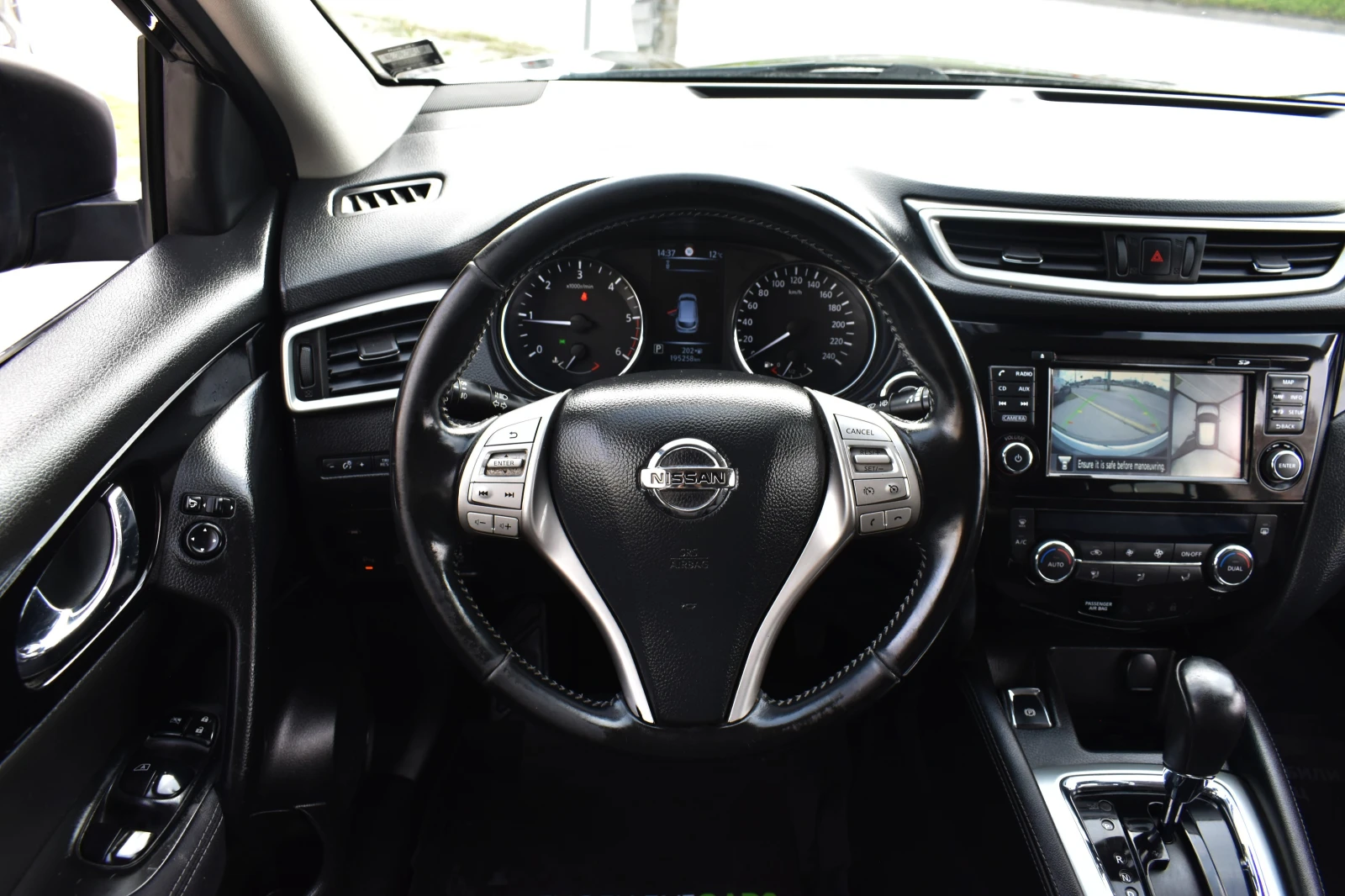 Nissan Qashqai 360CAM* DISSTRONIC* LINE-ASSISt, снимка 13 - Автомобили и джипове - 54846694
