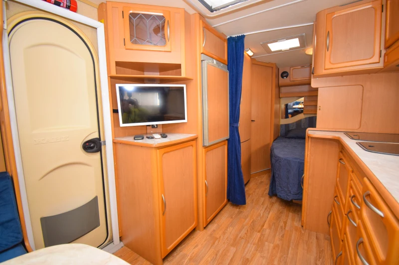 Каравана Kabe Smaragd 520 XL, снимка 8 - Каравани и кемпери - 52998995