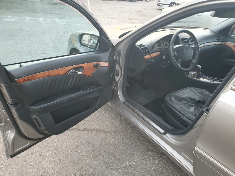 Mercedes-Benz E 320 Авангард , снимка 9 - Автомобили и джипове - 52727948