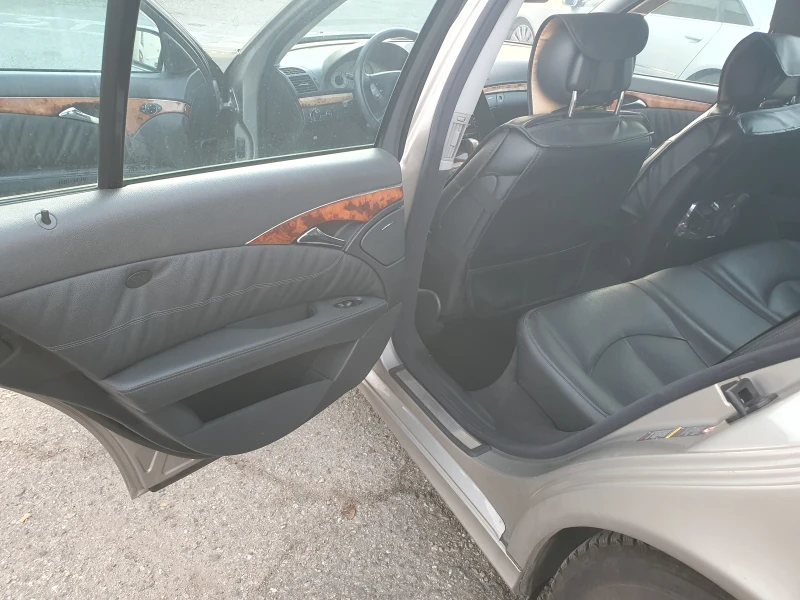 Mercedes-Benz E 320 Авангард , снимка 12 - Автомобили и джипове - 52727948