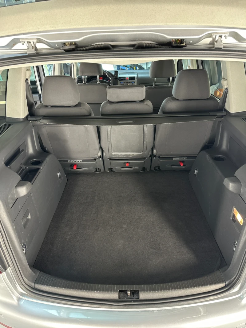 VW Touran 2.0TDI Highline, снимка 16 - Автомобили и джипове - 52852530