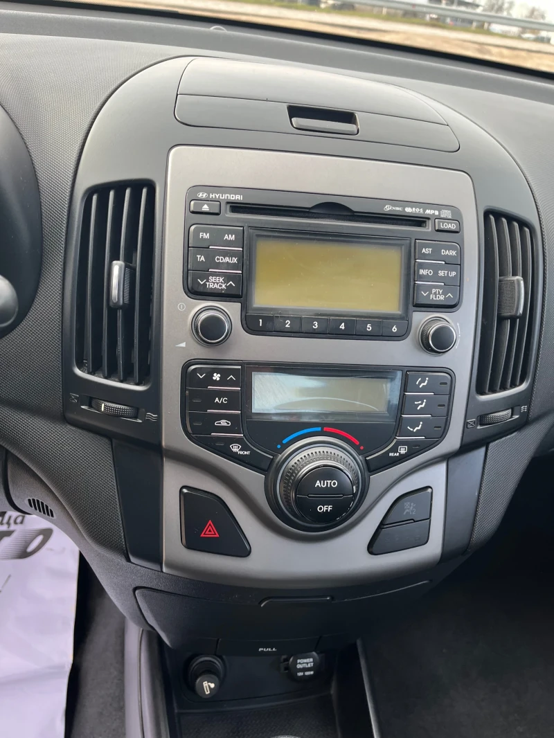 Hyundai I30 1.6GRDI-115-ITALIA, снимка 11 - Автомобили и джипове - 53601176