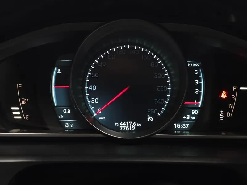 Volvo V40, снимка 8 - Автомобили и джипове - 54326570