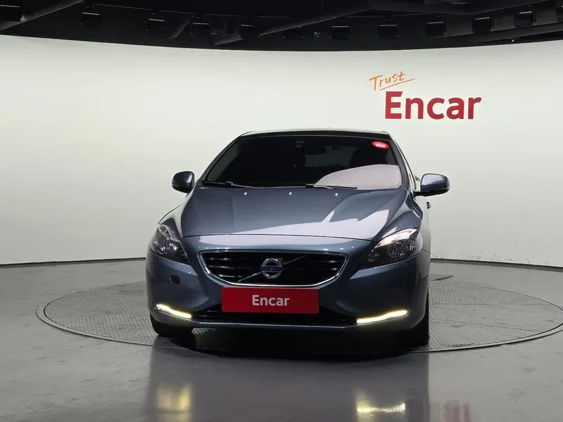 Volvo V40, снимка 3 - Автомобили и джипове - 54326570