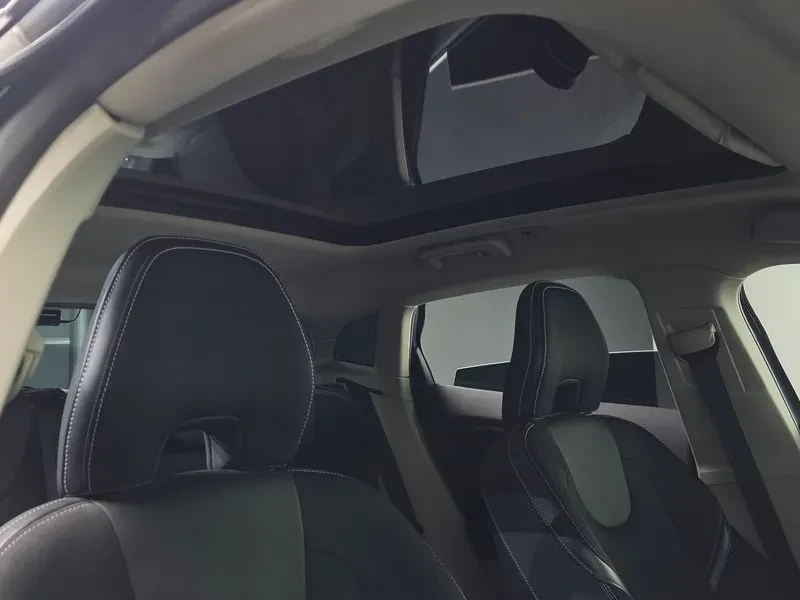 Volvo V40, снимка 17 - Автомобили и джипове - 54326570