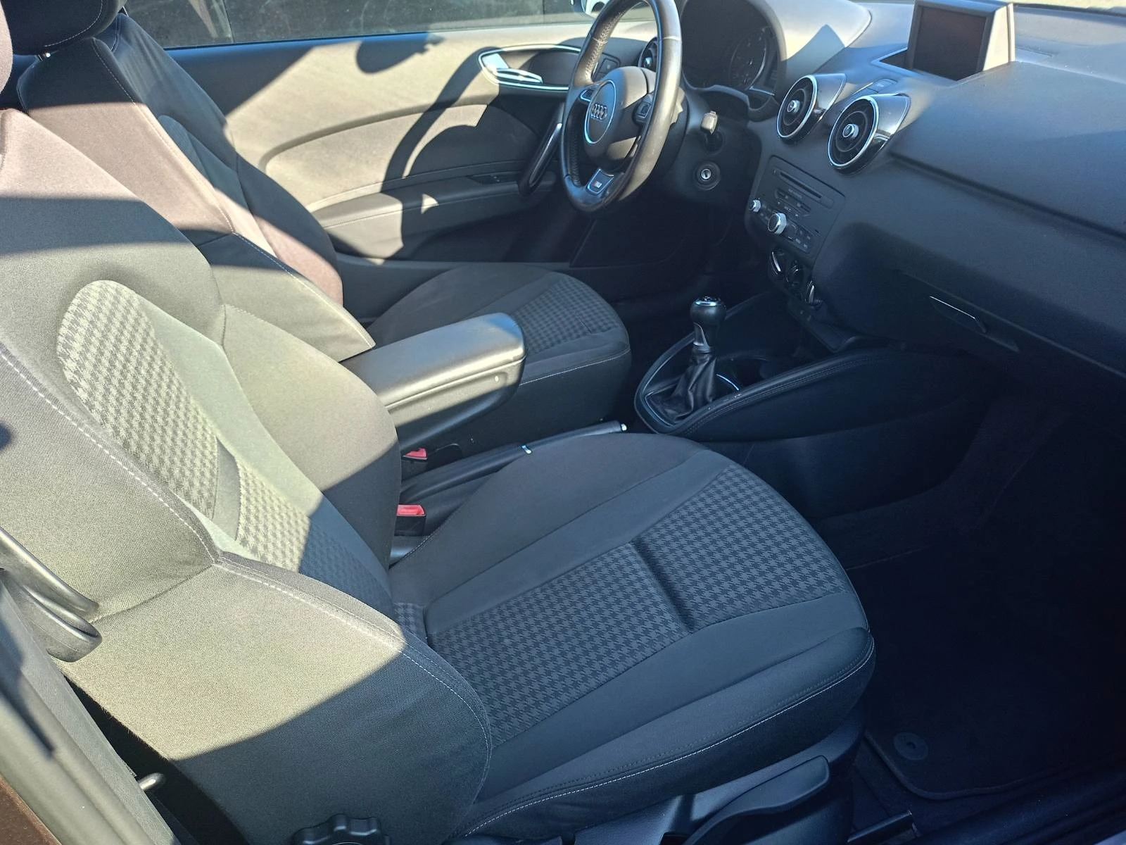 Audi A1 1.6 TDI S-line | Mobile.bg — изображение 15
