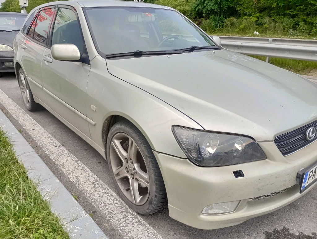 Lexus IS 300  - изображение 3