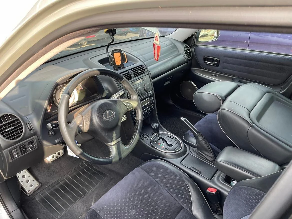 Lexus IS 300  - изображение 10