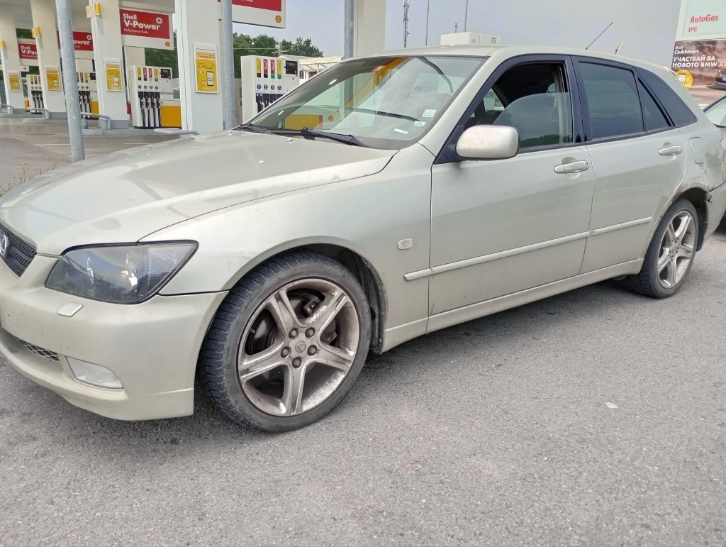 Lexus IS 300  - изображение 2