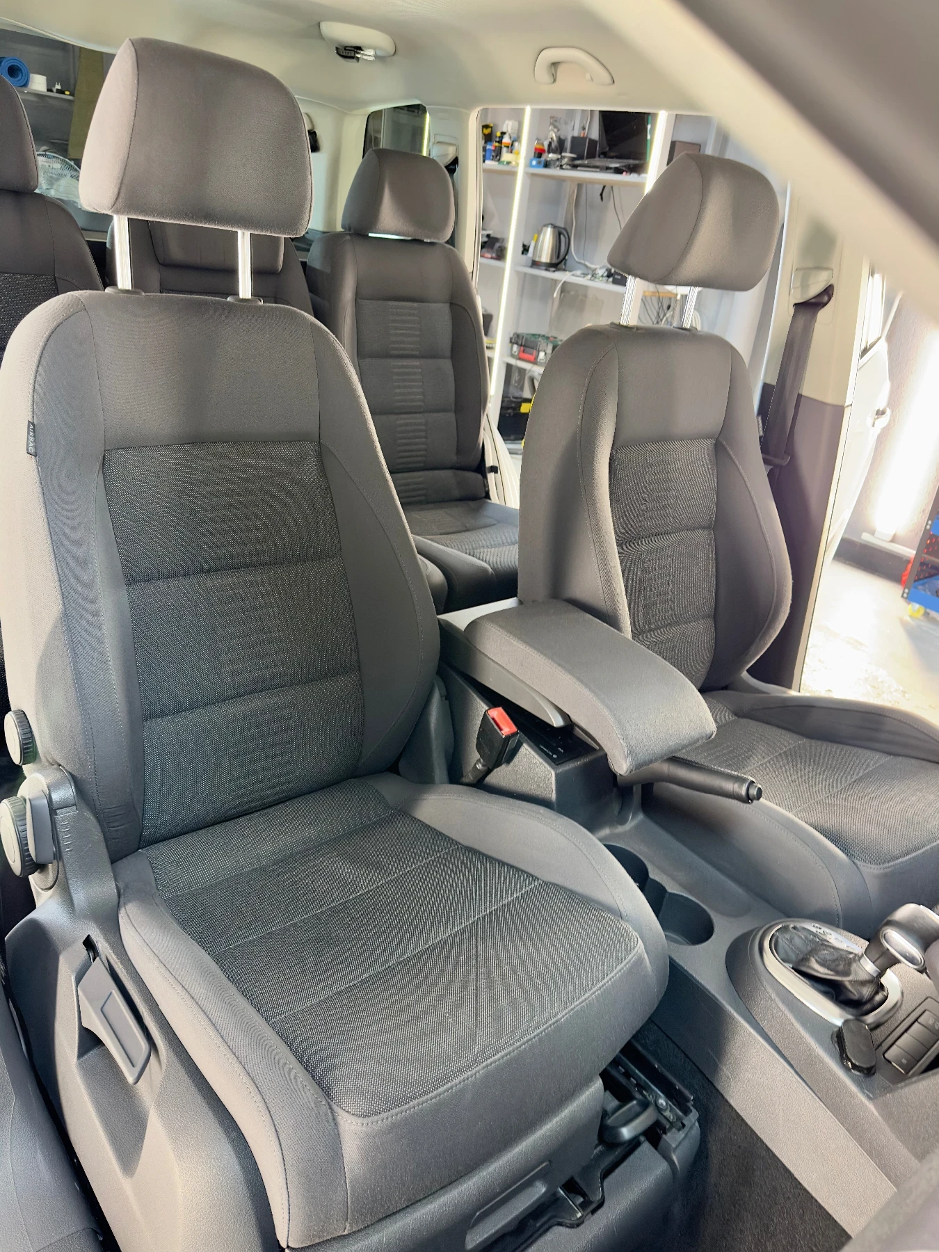 VW Touran 2.0TDI Highline, снимка 14 - Автомобили и джипове - 52852530