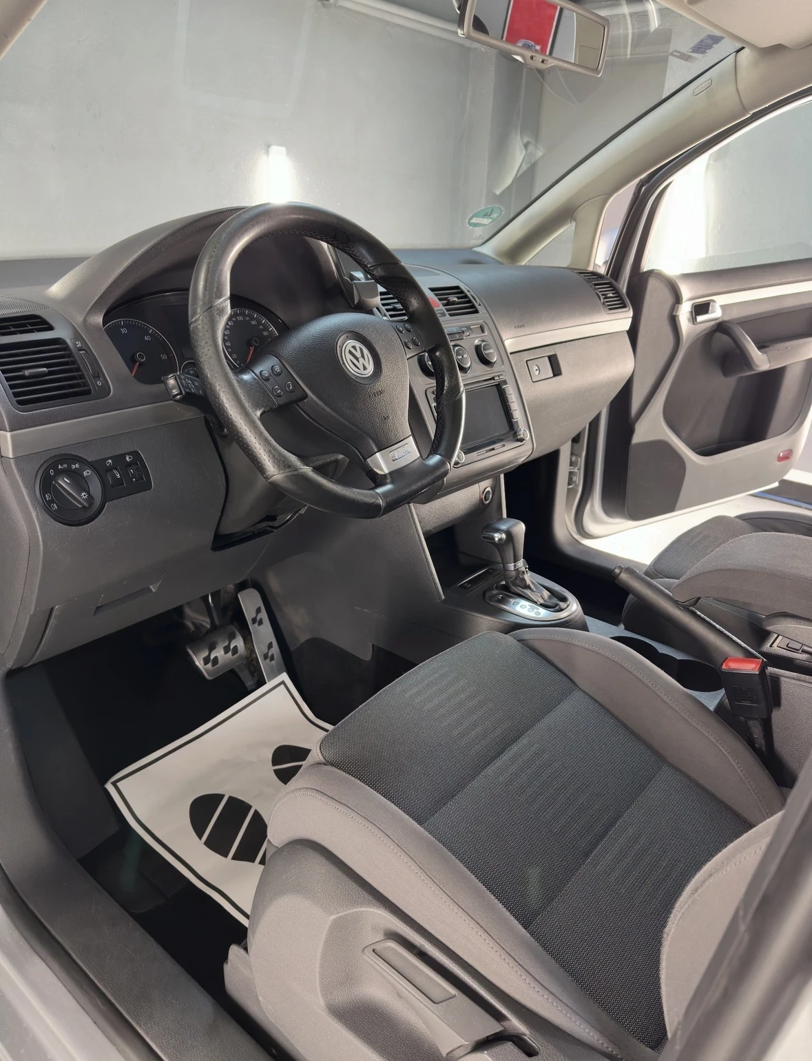 VW Touran 2.0TDI Highline - изображение 10