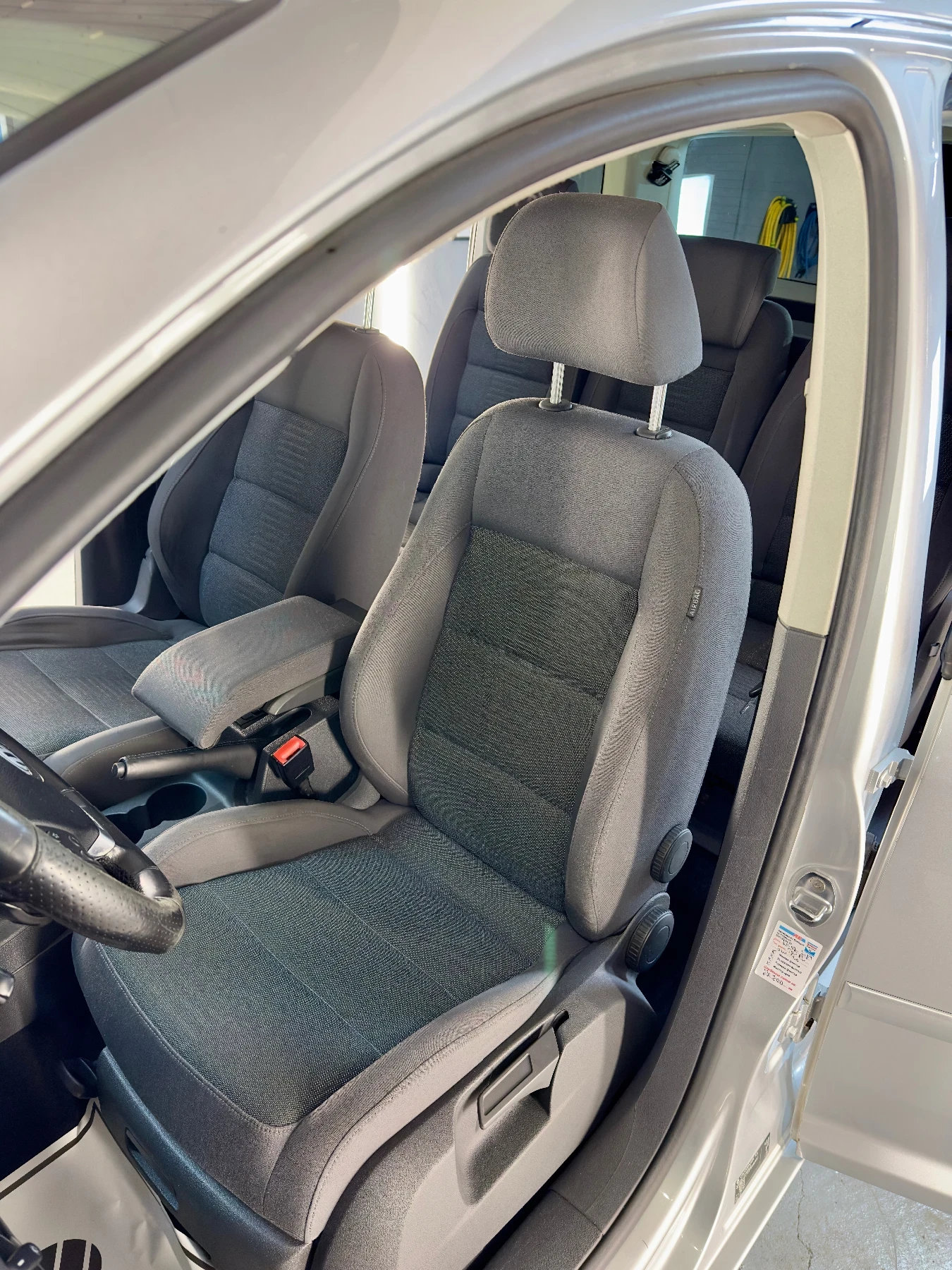 VW Touran 2.0TDI Highline, снимка 13 - Автомобили и джипове - 52852530