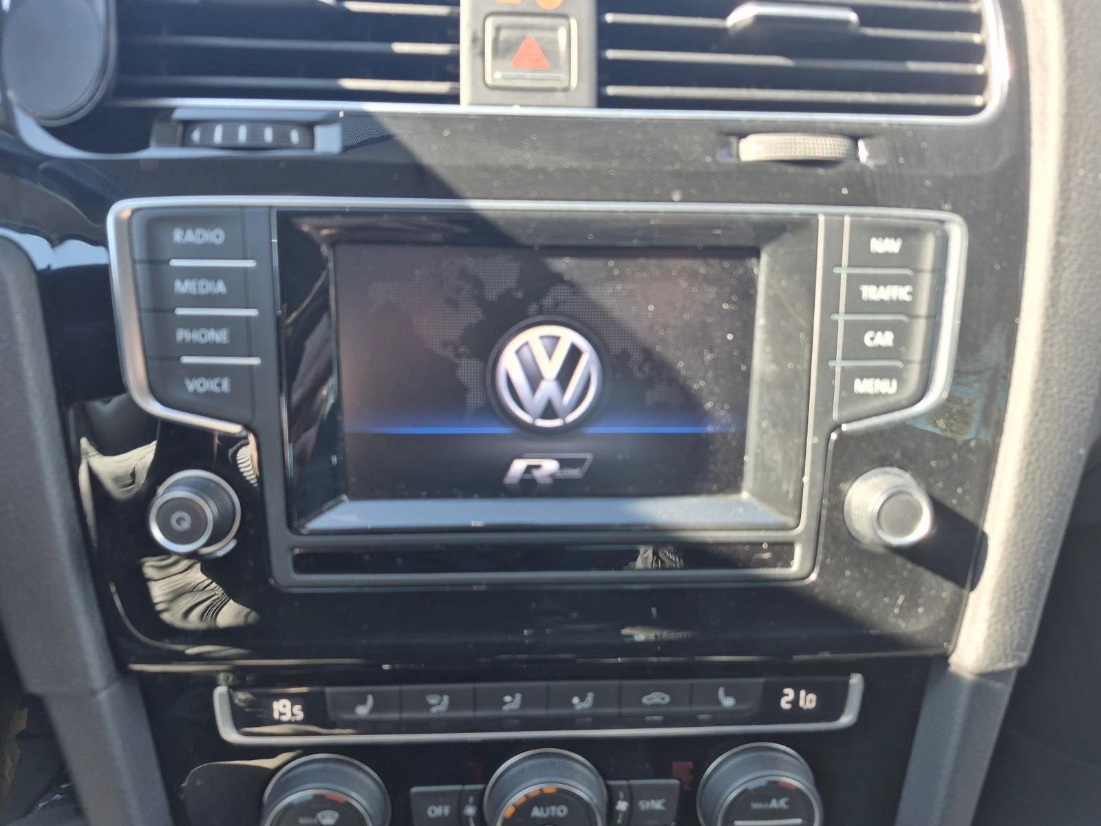 VW Golf 2.0 TDI, снимка 12 - Автомобили и джипове - 54145543