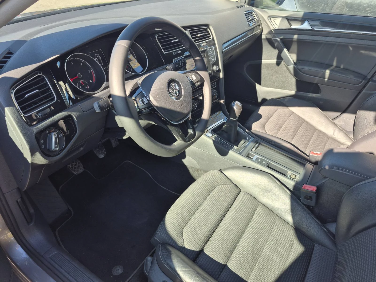 VW Golf 2.0 TDI, снимка 9 - Автомобили и джипове - 54145543