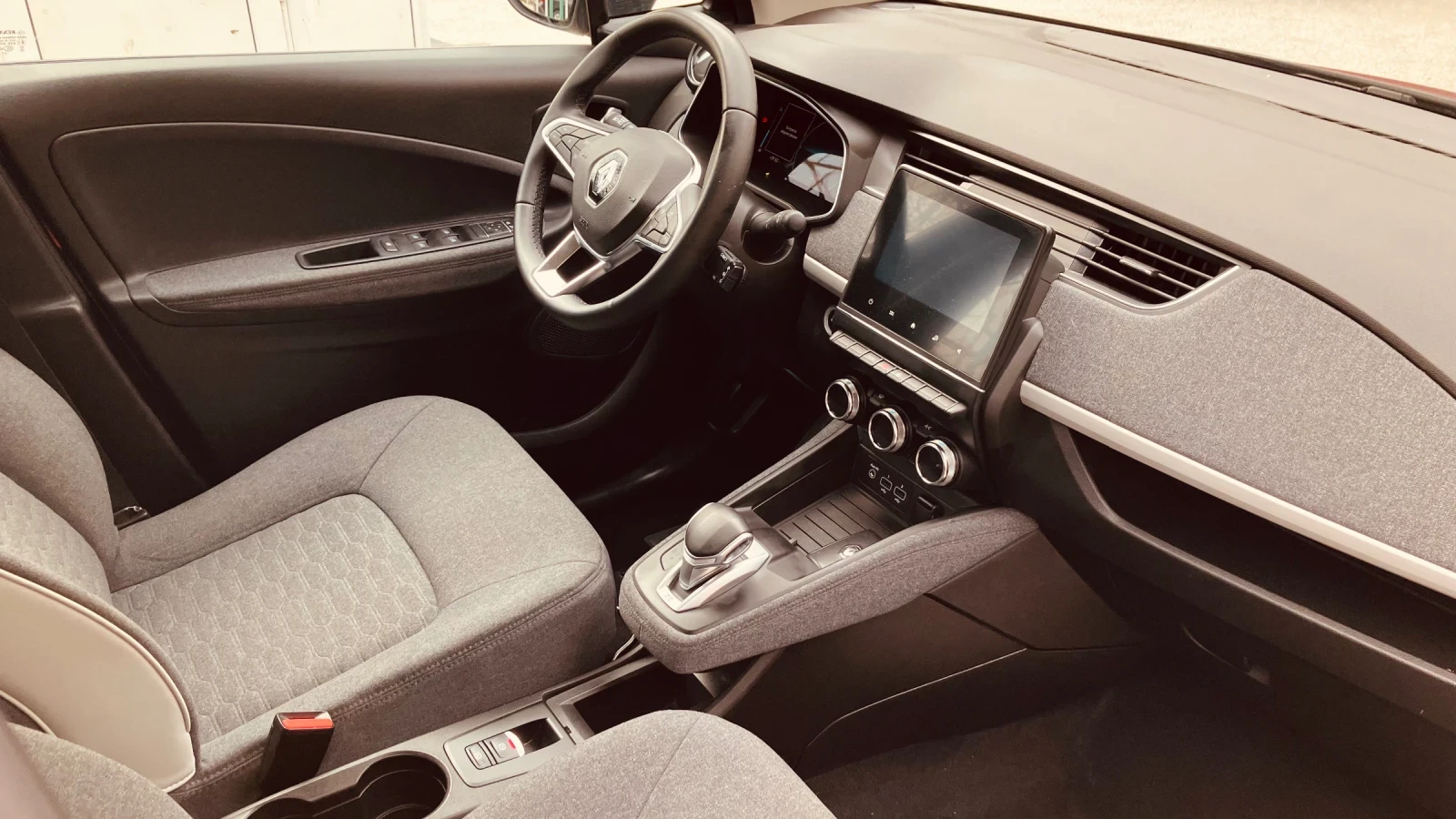 Renault Zoe 52 kw, снимка 8 - Автомобили и джипове - 54157026