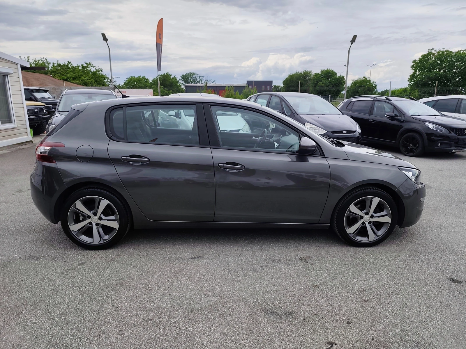 Peugeot 308 1.6HDI НАВИ, снимка 2 - Автомобили и джипове - 54612976