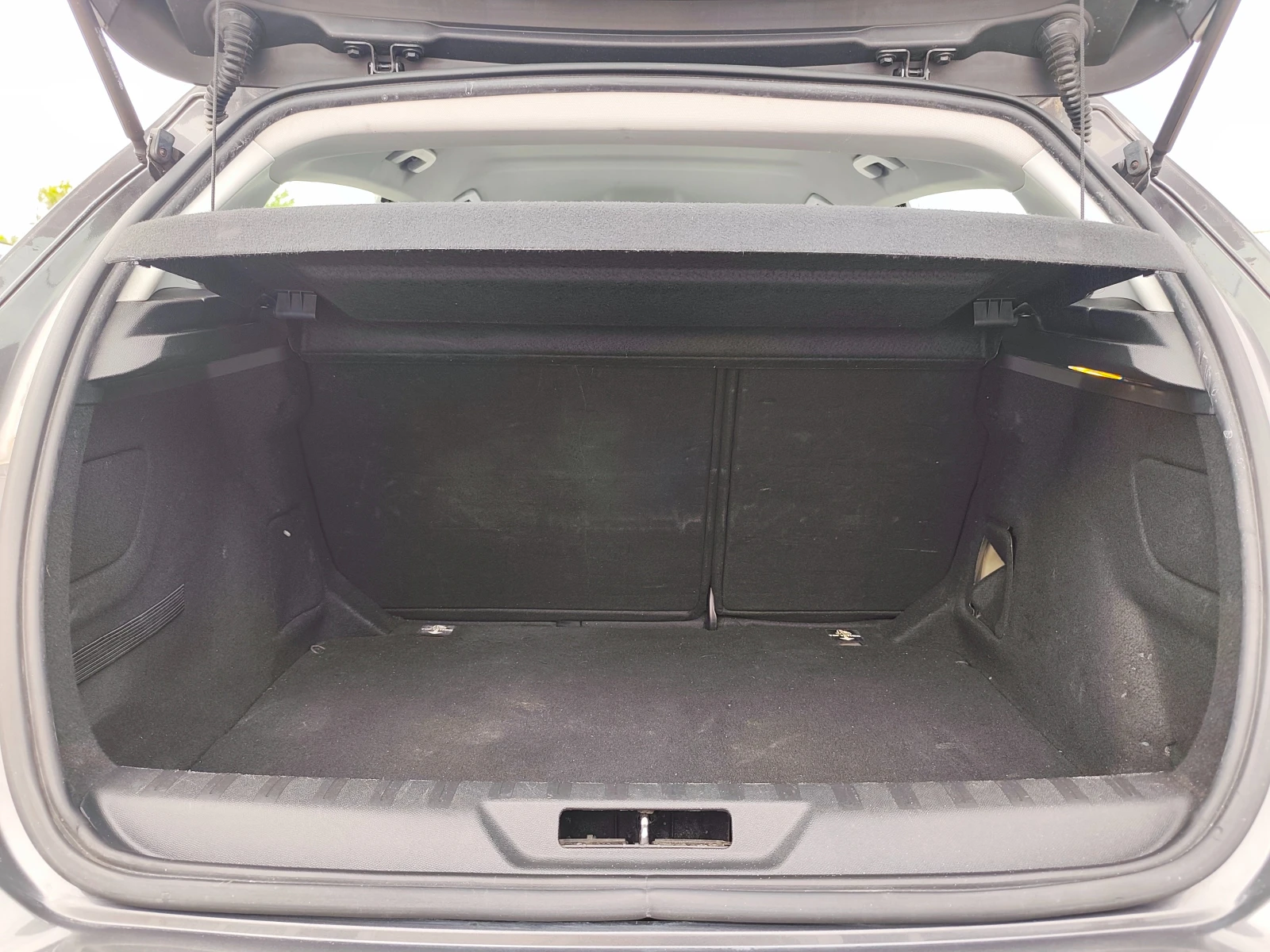 Peugeot 308 1.6HDI НАВИ, снимка 16 - Автомобили и джипове - 54612976