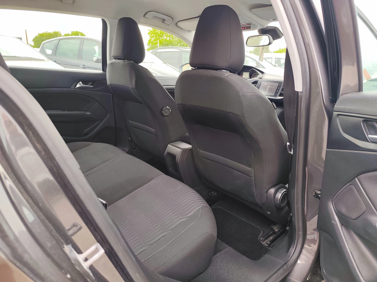 Peugeot 308 1.6HDI НАВИ, снимка 10 - Автомобили и джипове - 54612976
