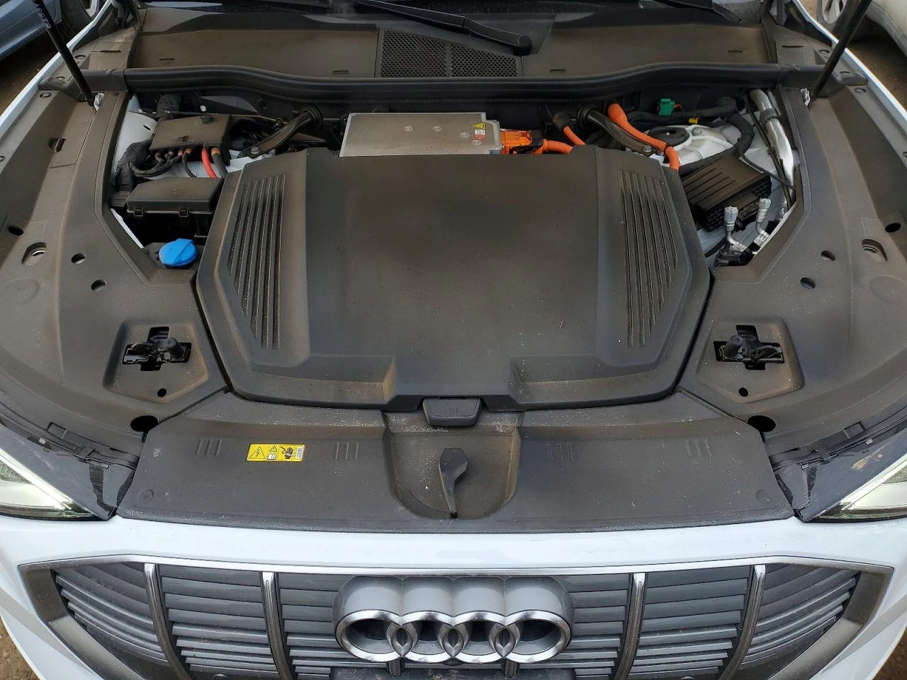 Audi E-Tron Premium Plus, снимка 11 - Автомобили и джипове - 54705216