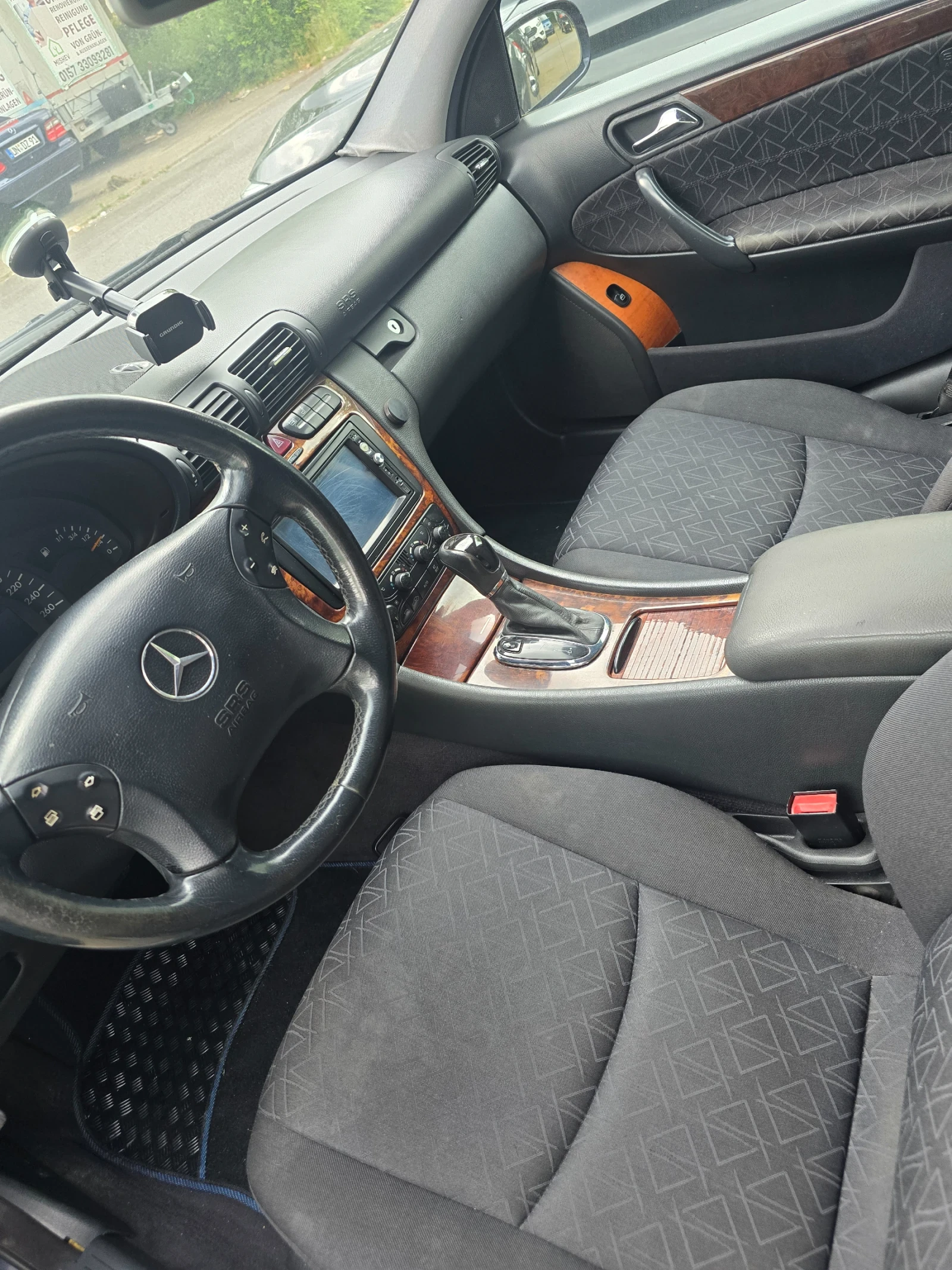 Mercedes-Benz C 240 LPG Газова уредба, снимка 3 - Автомобили и джипове - 54813157