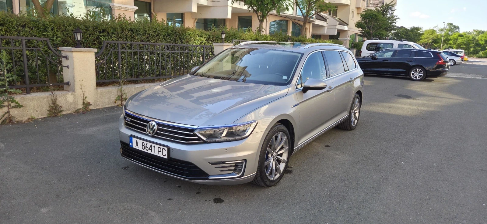 VW Passat * PHEV, ДИСТРОНИК, ДИГИТАЛ, ПАНОРАМА* , снимка 2 - Автомобили и джипове - 55108761