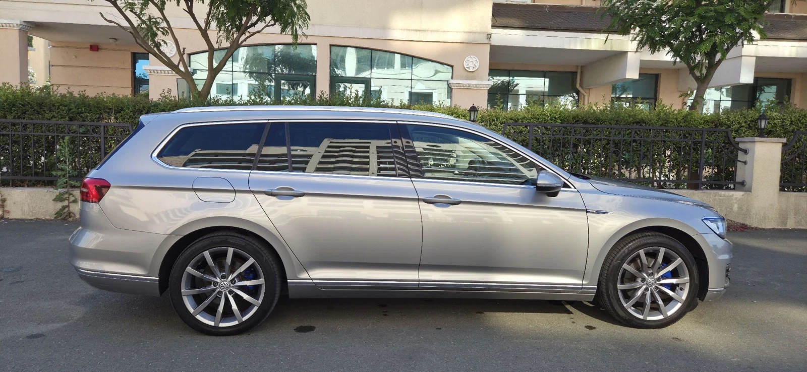 VW Passat * PHEV, ДИСТРОНИК, ДИГИТАЛ, ПАНОРАМА* , снимка 8 - Автомобили и джипове - 55108761