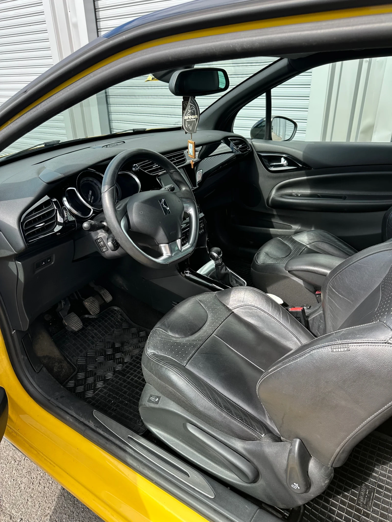 Citroen DS3 1, 6 eHDI, снимка 8 - Автомобили и джипове - 55120312