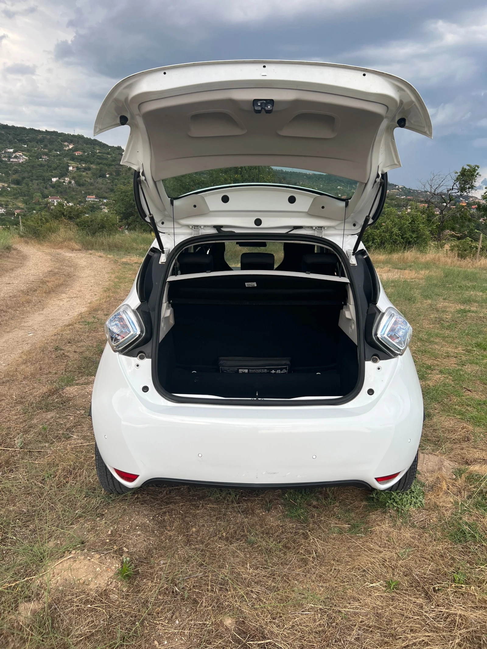 Renault Zoe, снимка 6 - Автомобили и джипове - 55217534