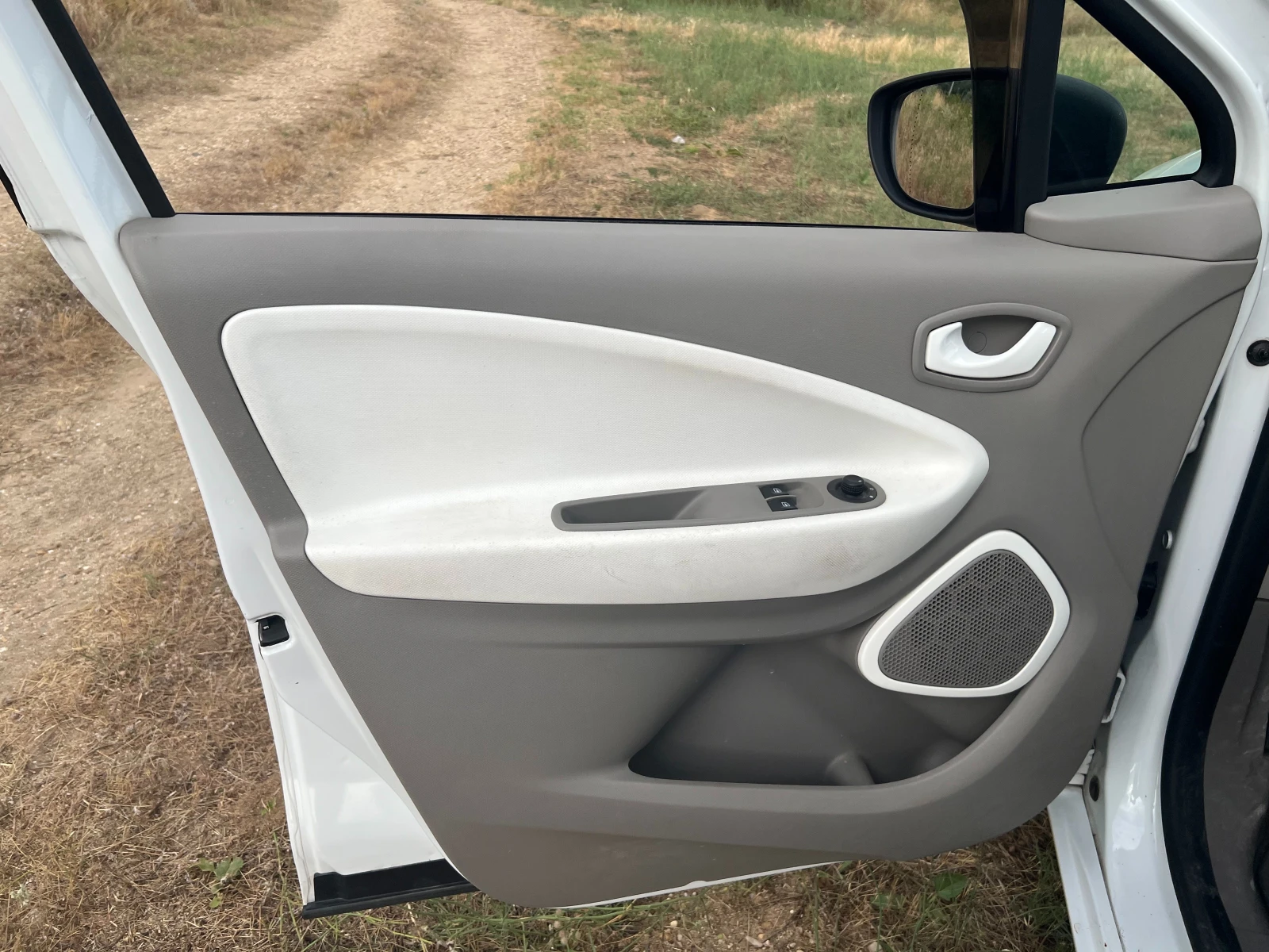 Renault Zoe, снимка 4 - Автомобили и джипове - 55217534