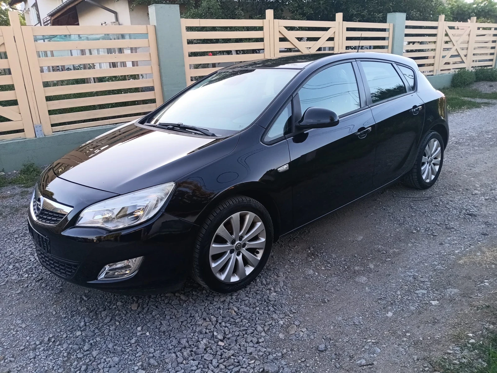 Opel Astra 1.6i Euro 5 , снимка 6 - Автомобили и джипове - 55228287