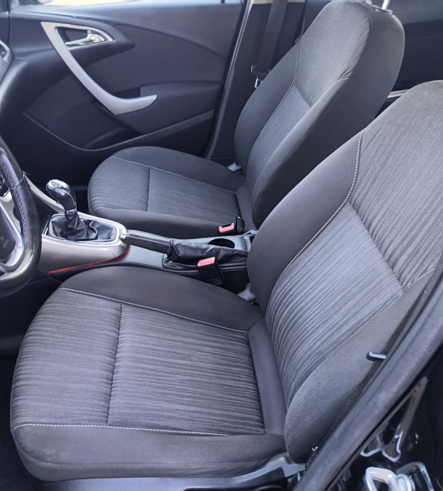 Opel Astra 1.6i Euro 5 , снимка 9 - Автомобили и джипове - 55228287