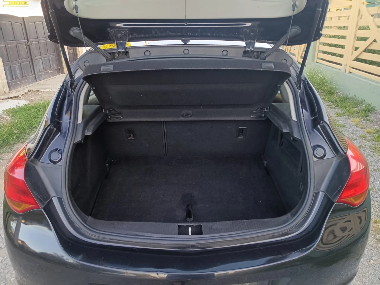 Opel Astra 1.6i Euro 5 , снимка 13 - Автомобили и джипове - 55228287