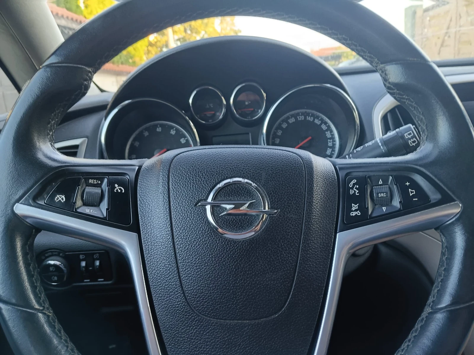 Opel Astra 1.6i Euro 5 , снимка 11 - Автомобили и джипове - 55228287