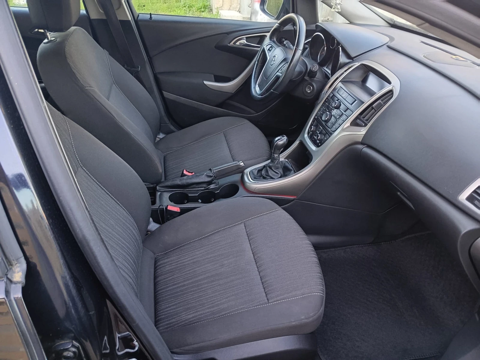Opel Astra 1.6i Euro 5 , снимка 8 - Автомобили и джипове - 55228287