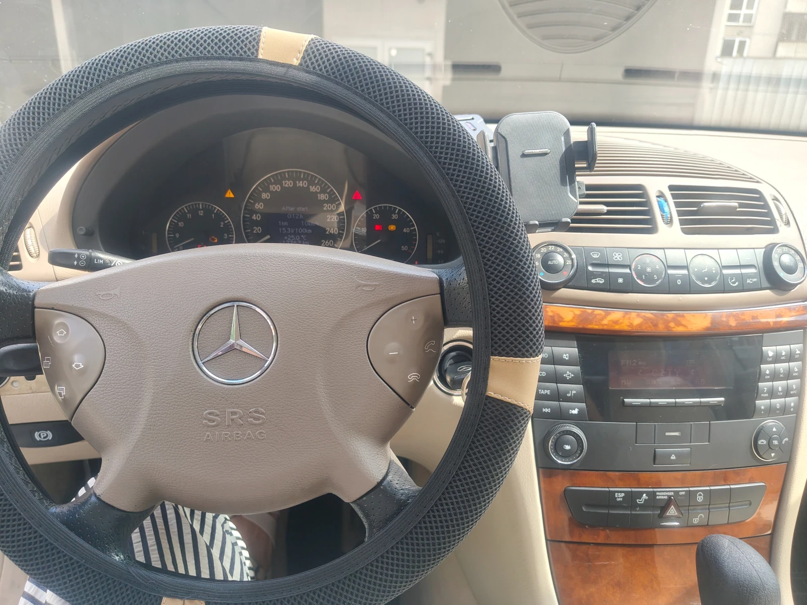 Mercedes-Benz E 270 CDI Elegance, снимка 9 - Автомобили и джипове - 55416949